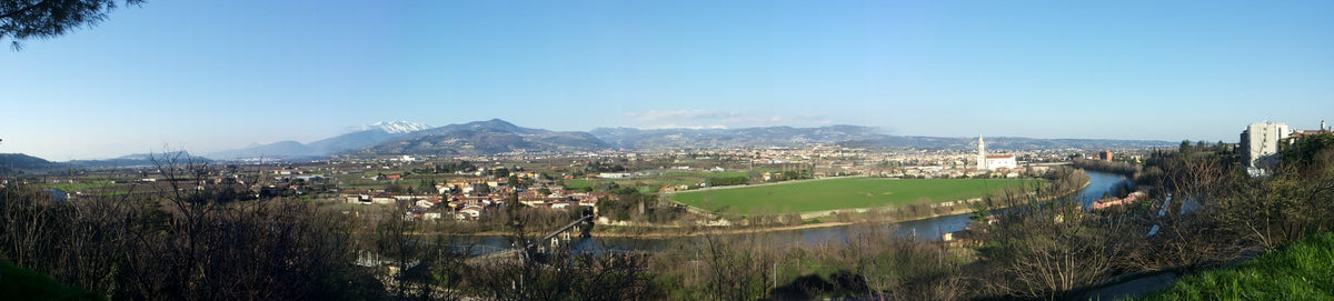 Panorama van de wijngaarden en heuvels van Valpolicella in Veneto.