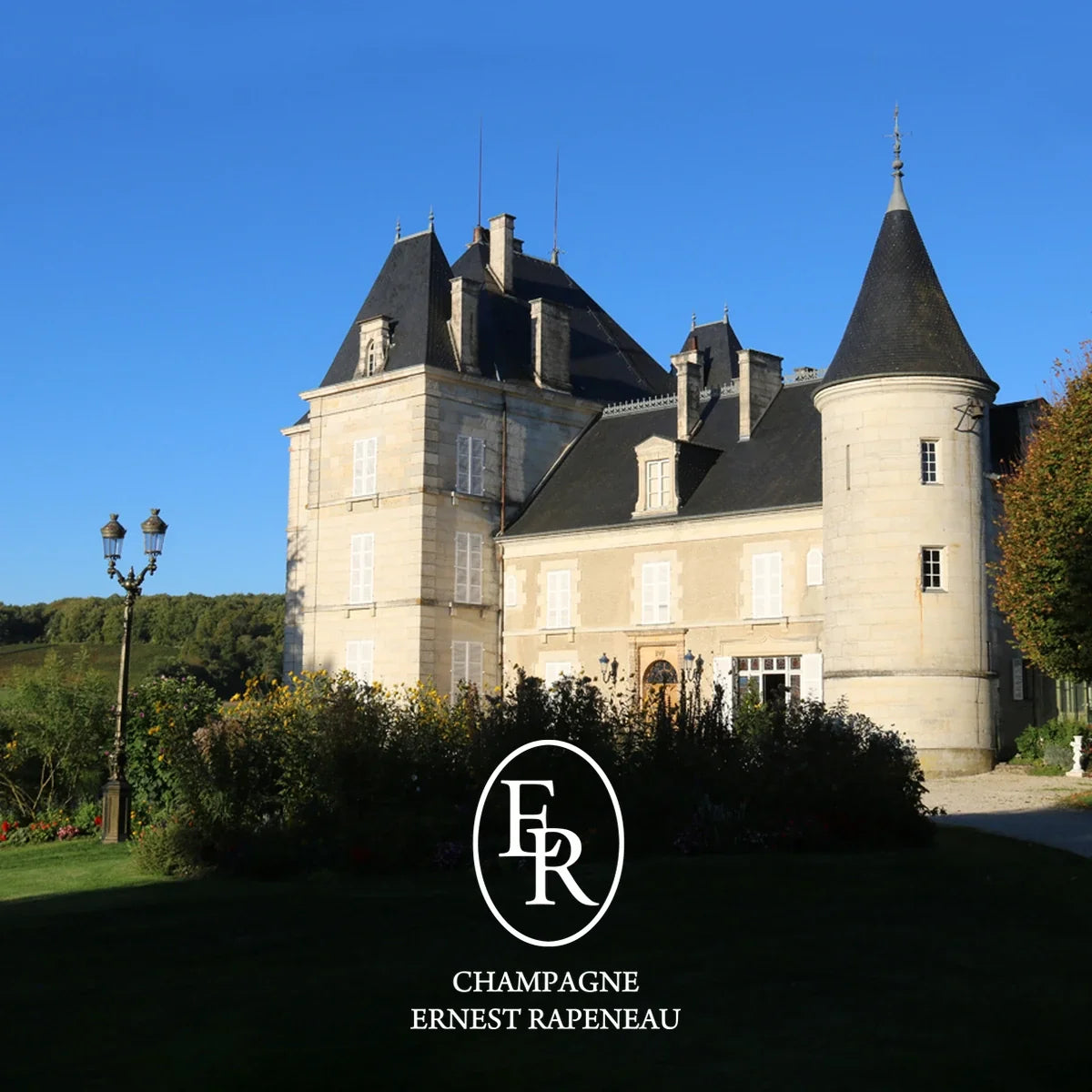 Champagne Ernest Rapeneau — sfeerfoto met origineel logo